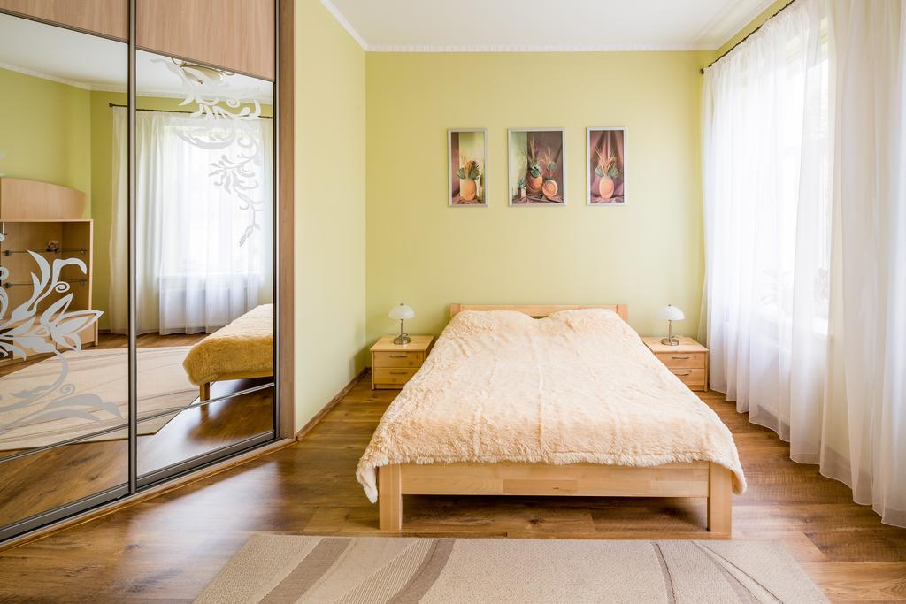 Apartamento Rynok Square 5 Зі Світлом! Leópolis Exterior foto