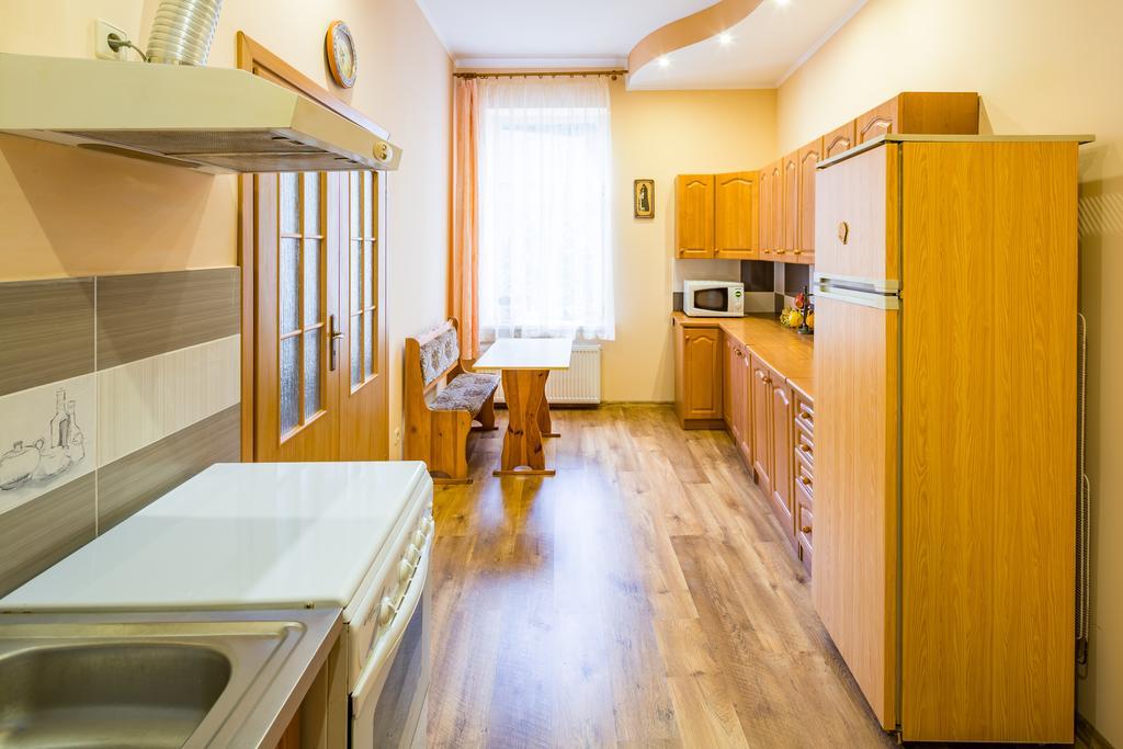 Apartamento Rynok Square 5 Зі Світлом! Leópolis Exterior foto