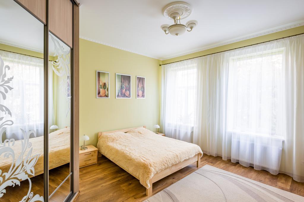 Apartamento Rynok Square 5 Зі Світлом! Leópolis Exterior foto